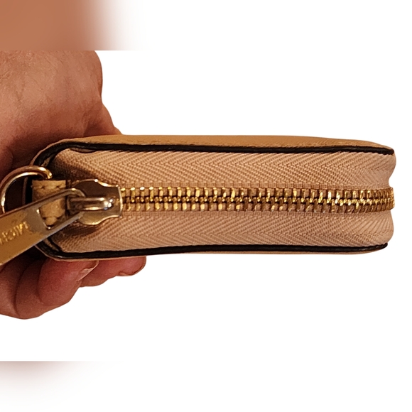 Michael Kors Jet Set Travel Large Camel Leather Continental Wallet - Picture 3 of 8